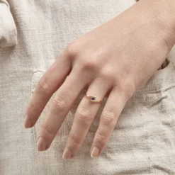 Bague Tamyra Serti Couteau Or Jaune Saphir