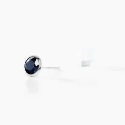 Boucles D'oreilles Puces Edy Serti Clos Or Blanc Saphir