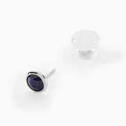 Boucles D'oreilles Puces Edy Serti Clos Or Blanc Saphir