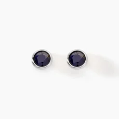 Boucles D'oreilles Puces Edy Serti Clos Or Blanc Saphir