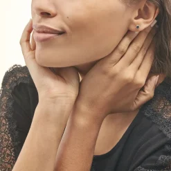 Boucles D'oreilles Puces Edy Serti Clos Or Jaune Saphir|Marc Orian Online