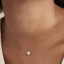 Collier Coeur Serti Clos Or Jaune Oxyde De Zirconium